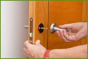 Neighborhood Locksmith Services Kansas City, MO 816-826-3127 - 14-install-new-Lock